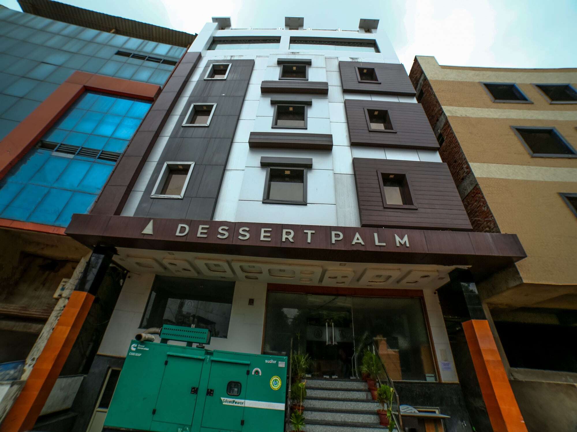 Oyo 7367 Hotel Dessert Palm Gwalior Exteriör bild